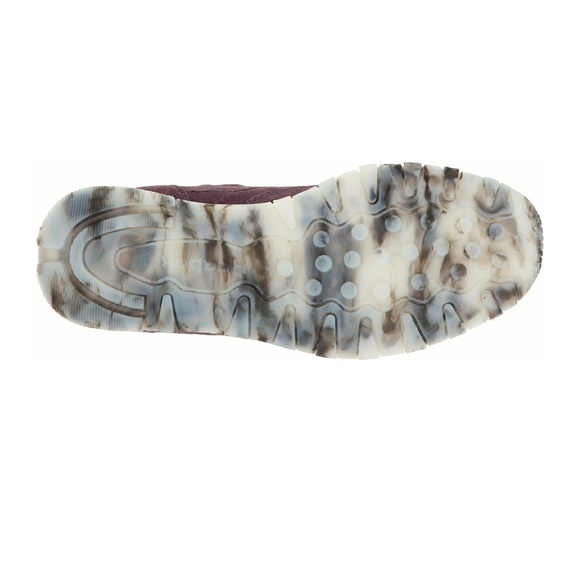 **SOLD** NWT REEBOK CLASSIC SUEDE SNEAKERS - Picture 4 of 6